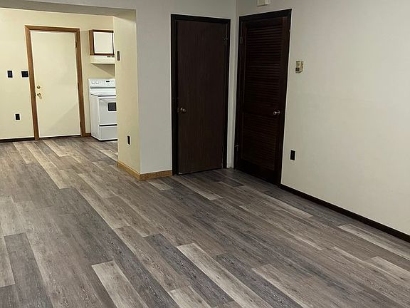 2nd image of 830 E College St #D