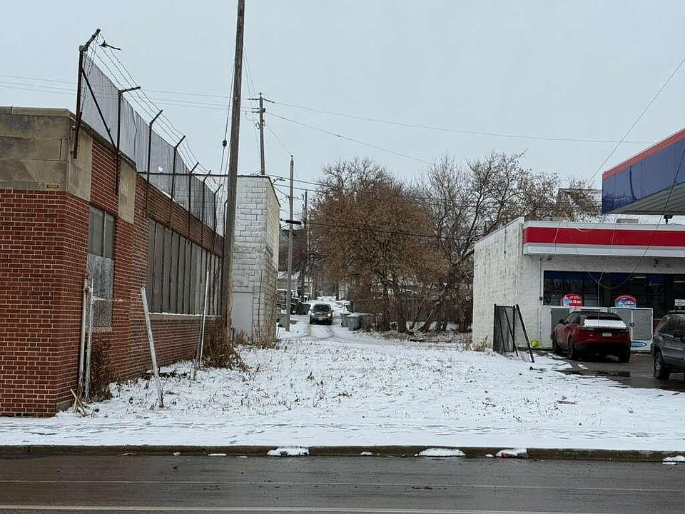 2nd image of 3314 W VLIET STREET
