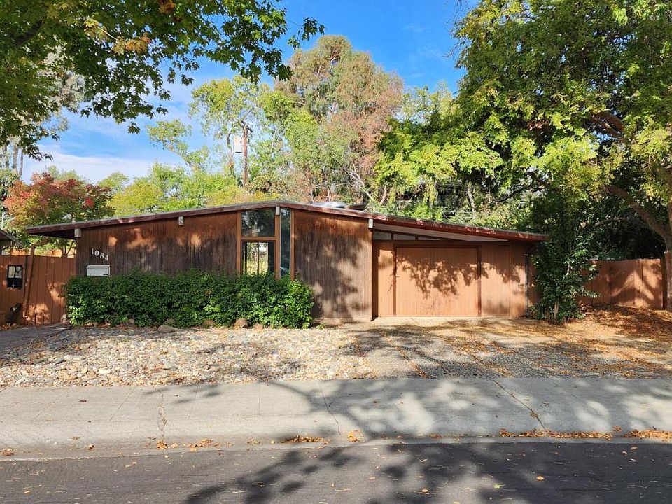 1st image of 1084 Moffett Cir