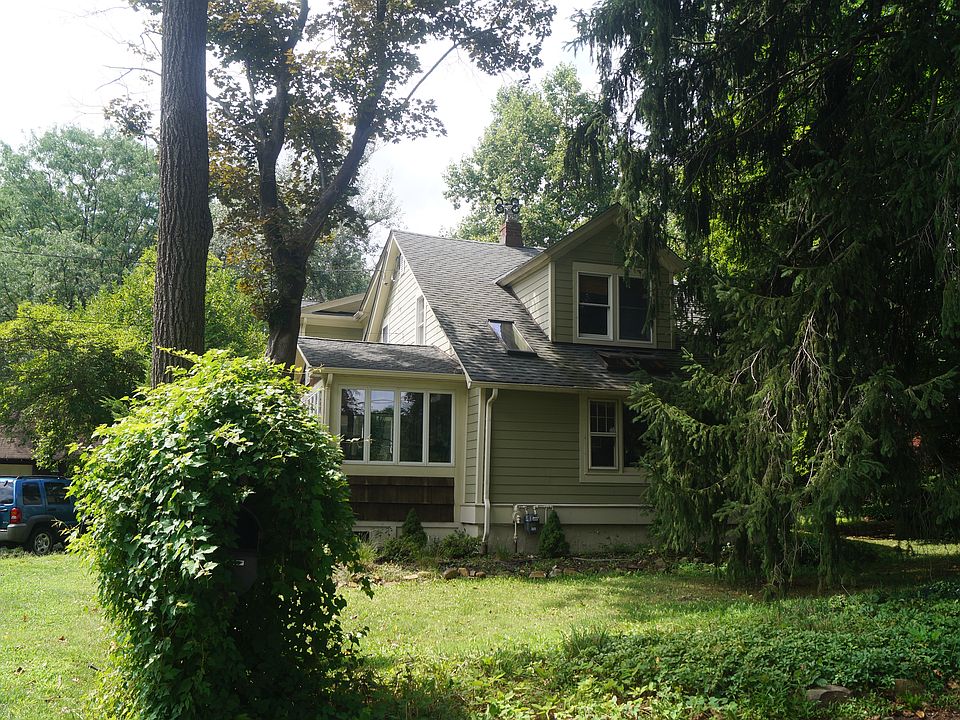 2nd image of 19 Hilltop Ave