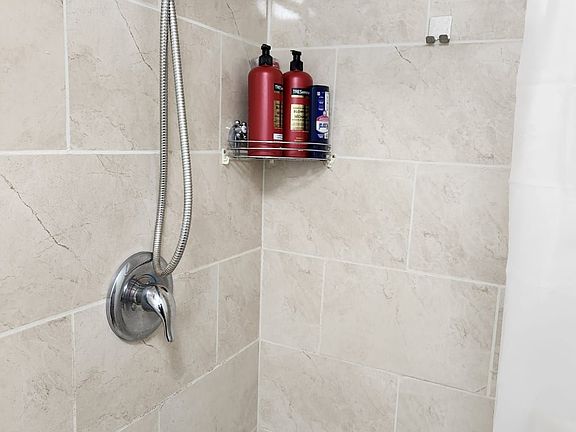 5th image of 240 Tansley Rd