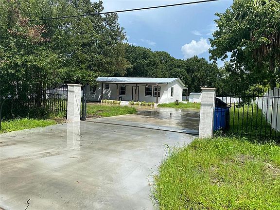 2nd image of 8715 N Meadowview Cir