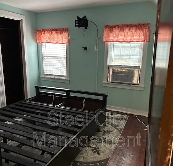 851 Kennedy St — Photo 8
