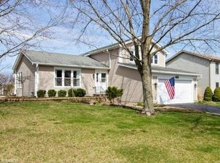 1422 S Parkview Ter, Algonquin, IL 60102