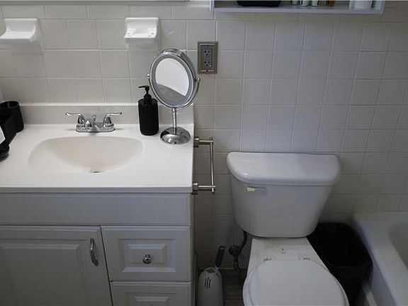 2nd image of 1204 S Lake Dr APT 3