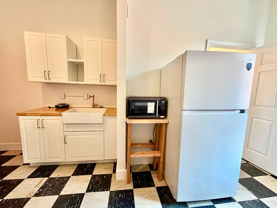 119 W Main St