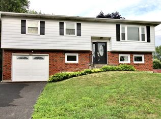 15 Fairlawn Dr, Latham, NY 12110