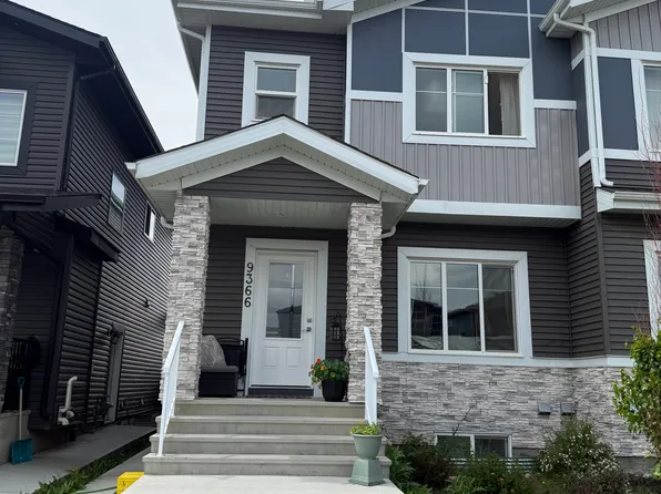9366 Pear Line SW, Edmonton, AB