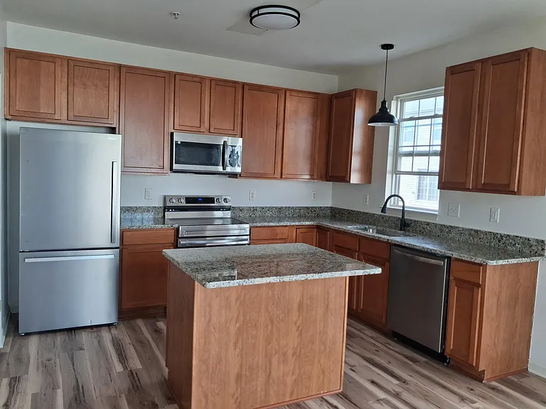 576 S Carlisle St — Photo 9