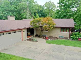 5200 N Sherbrook Ln, Peoria, IL