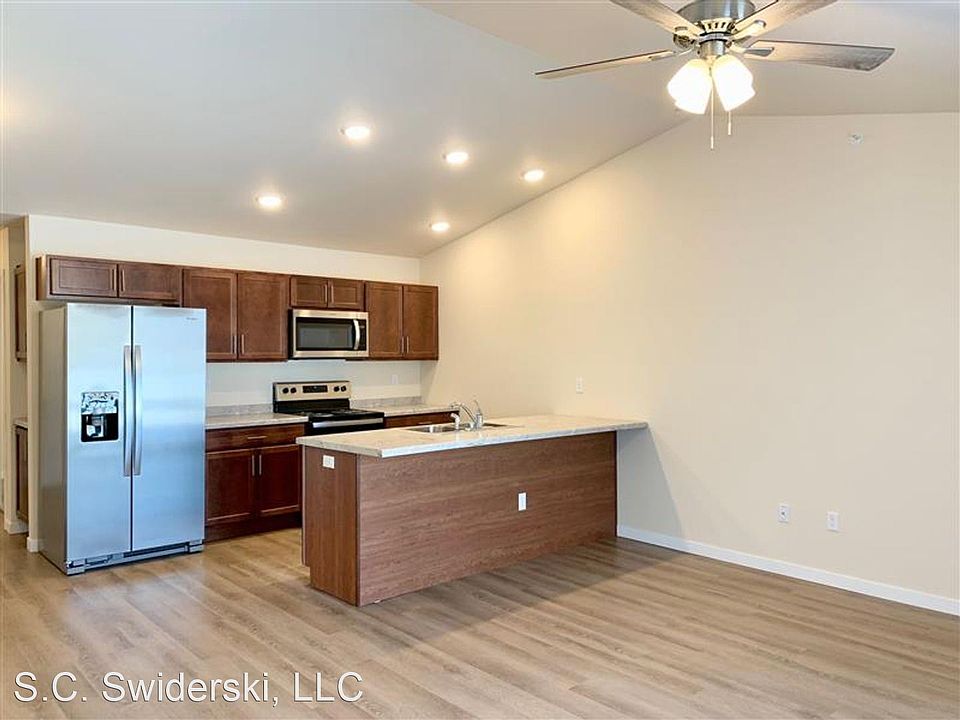 2nd image of 1901 E 14th St #4