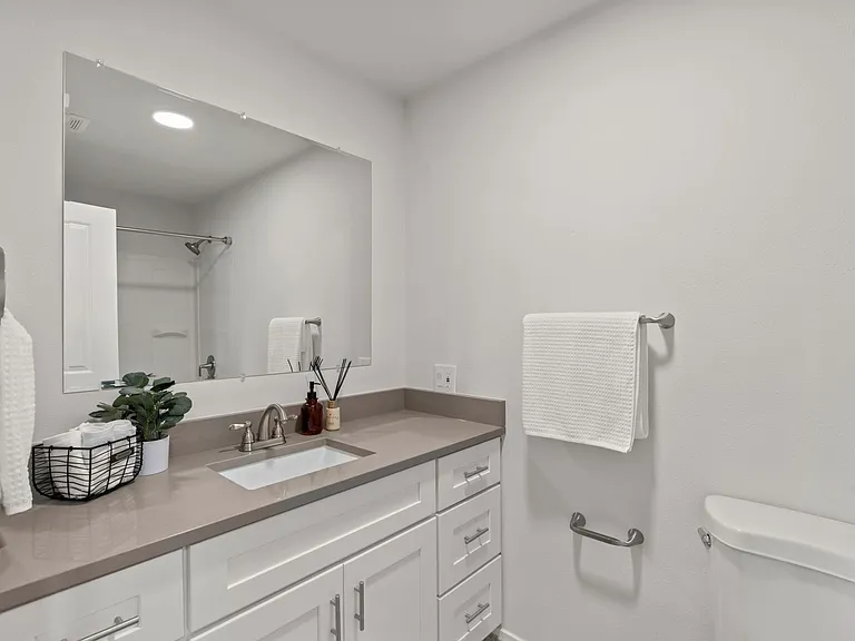 Nassau Heights — Photo 23