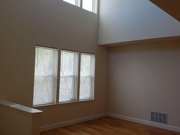4th image of 151 Tanglewood Dr