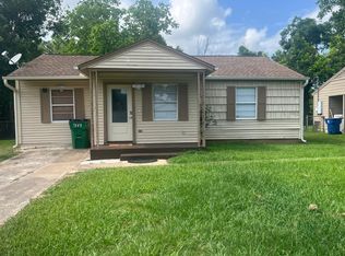 717 Lorrain St, Angleton, TX 77515