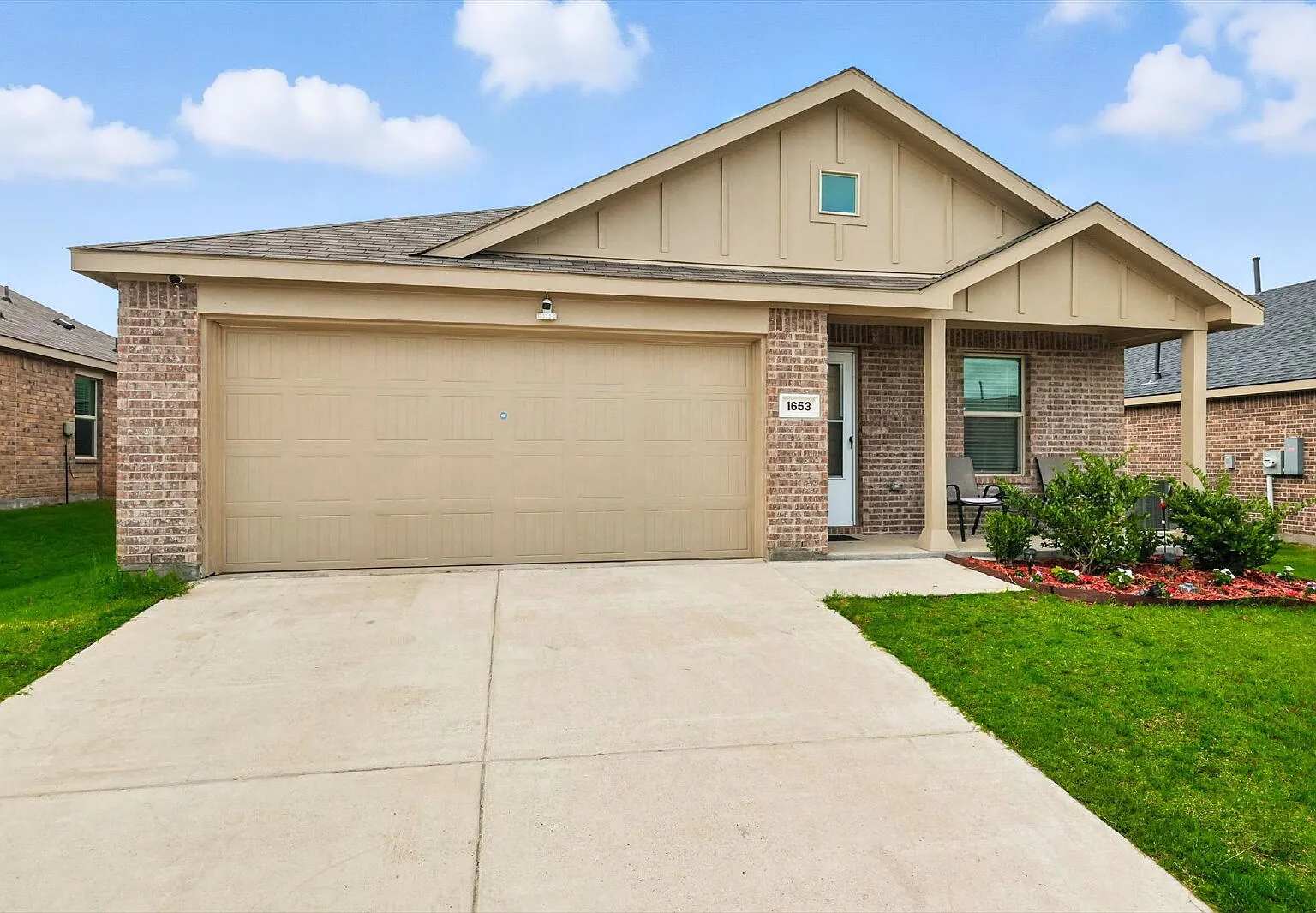 3 bed, 2.0 bath, 1325 sqft, $2,200 — Photo 3