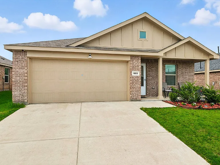 1653 Bluffview Dr — Photo 3