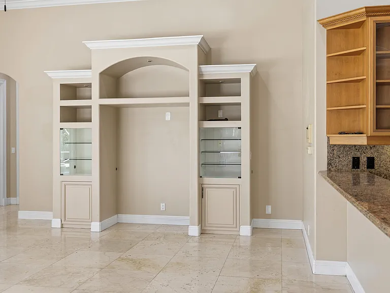 8480 Man O War Rd — Photo 15