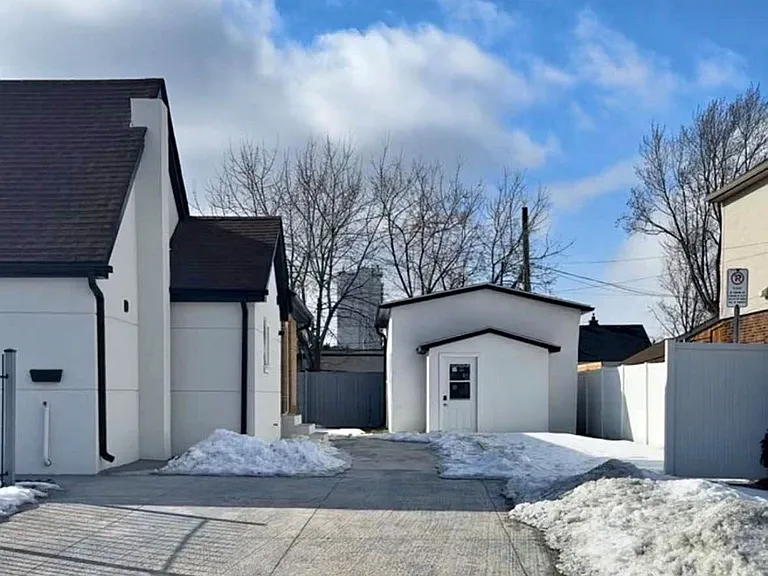 477 Melvin Ave — Photo 2