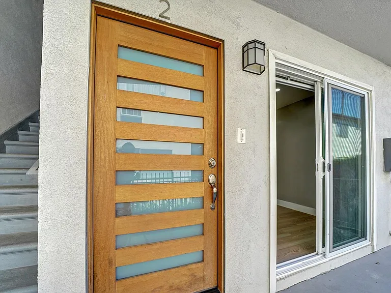 2040 S Sherbourne Dr — Photo 15