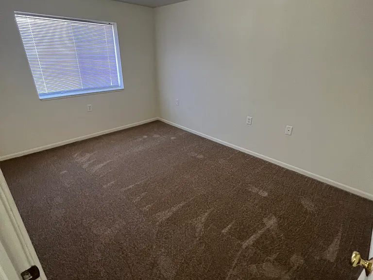 Rosewood Park Apartments — Photo 11