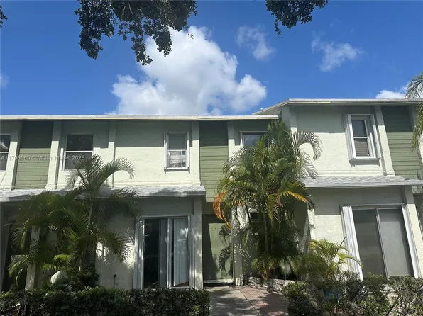 878 Crystal Lake Dr, Pompano Beach, FL 33064