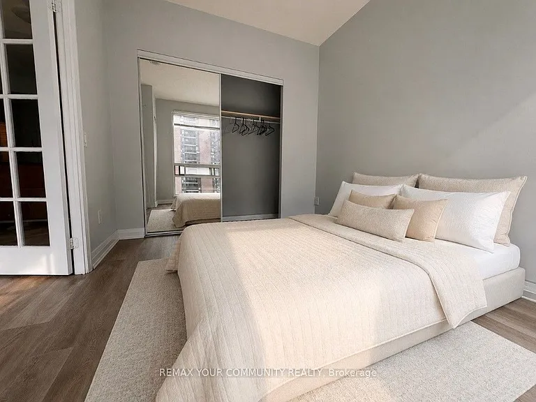 1121 Bay St #902 — Photo 5