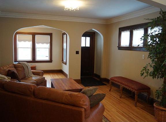 2nd image of 232 Curtice St W