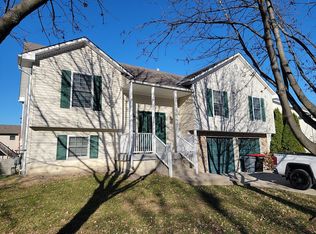 1202 Huntington Ln, Greenwood, MO 64034