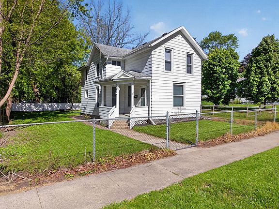 3rd image of 610 Backus St