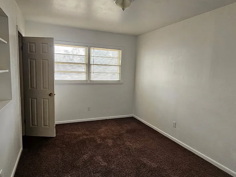 4430 33rd St — Photo 5
