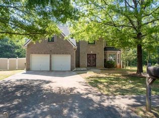 385 Kentwood Springs Dr, Hampton, GA 30228