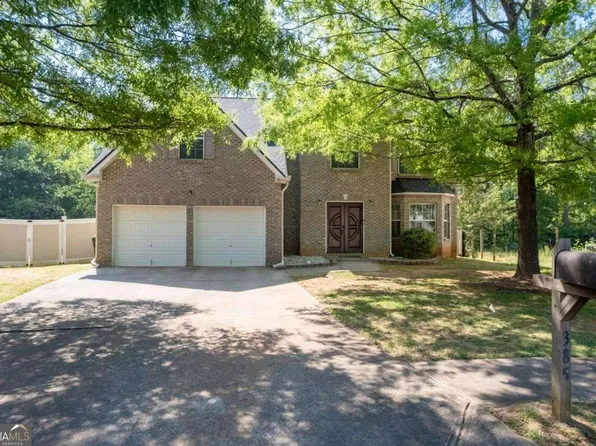 385 Kentwood Springs Dr, Hampton, GA 30228