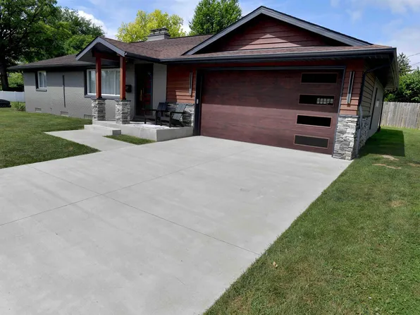 4527 N Nelson Dr, Peoria, IL 61614