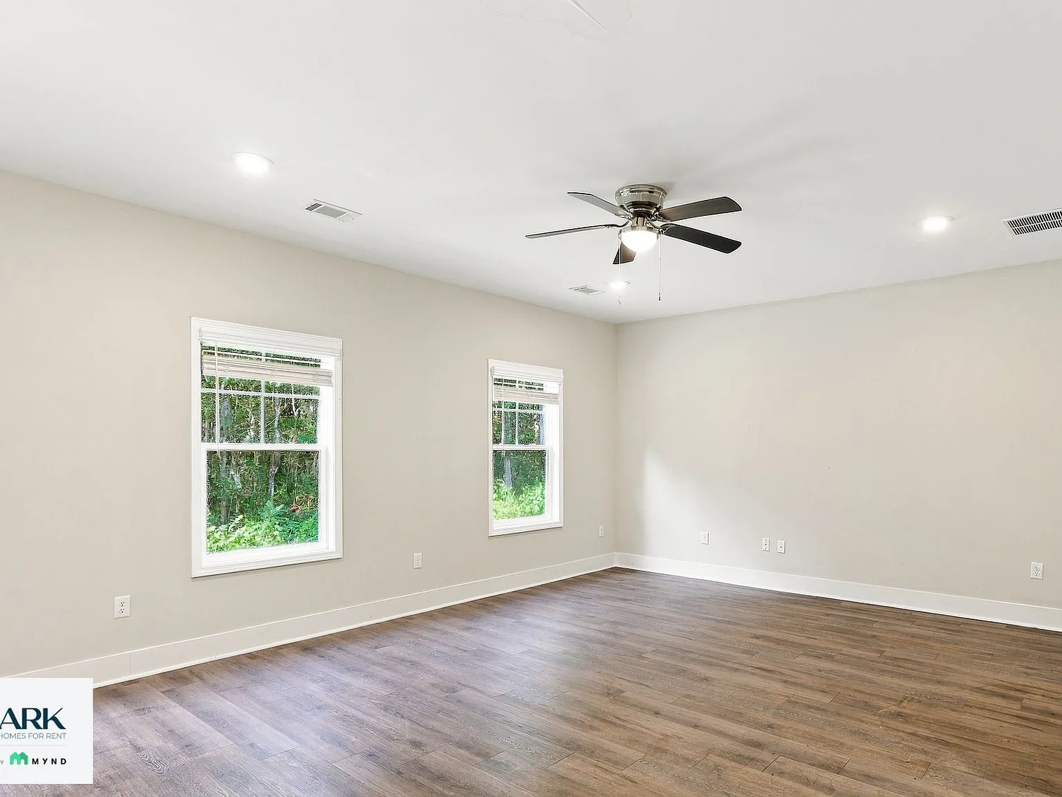 3 bed, 2.0 bath, 1642 sqft, $2,034 — Photo 3