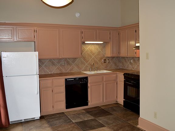 3rd image of 100 Teal Ln APT 14