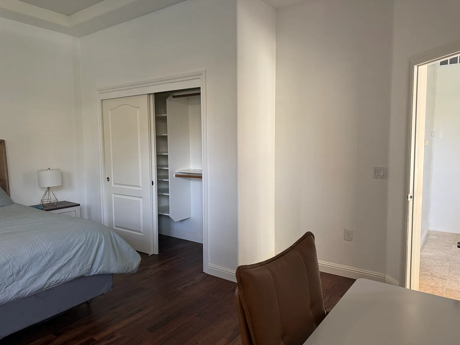 1 bed, 350 sqft, $900 — Photo 4
