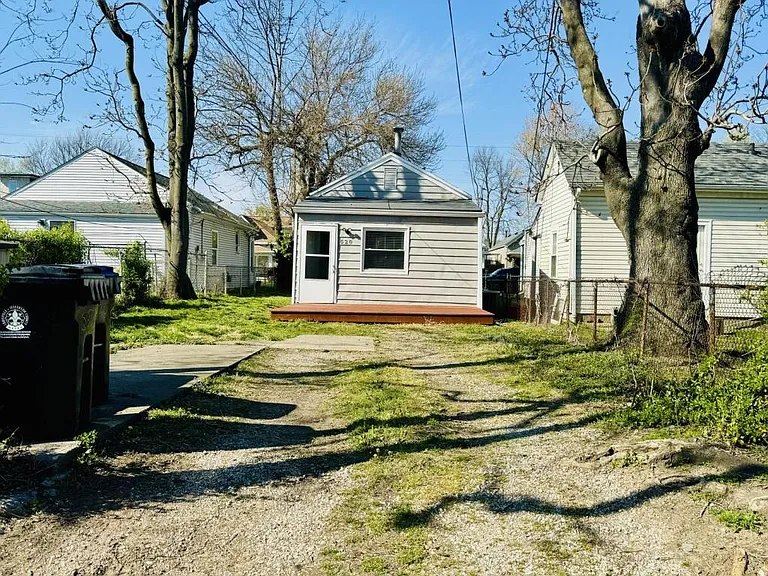 520 Wainwright Ave — Photo 22