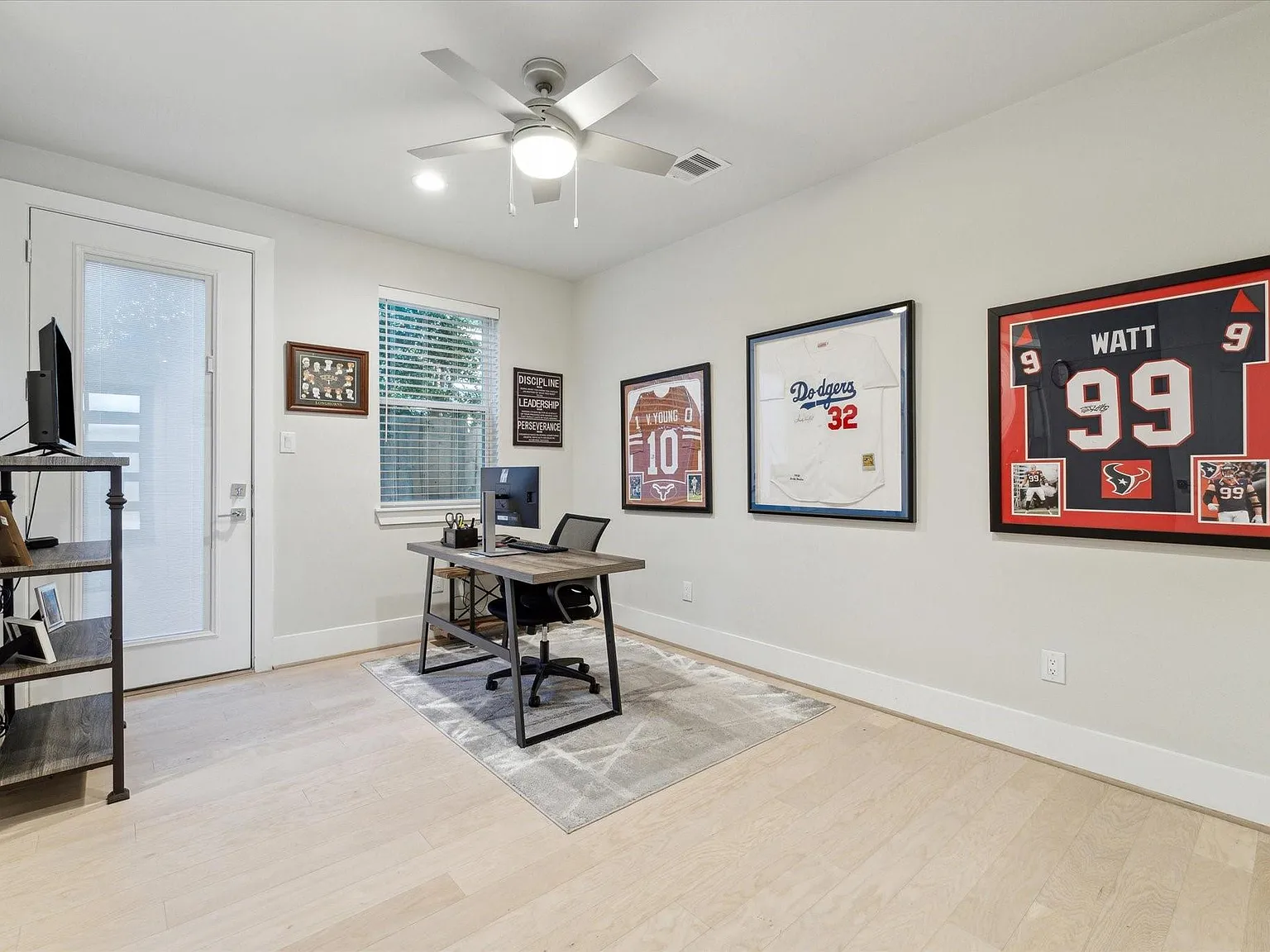 3 bed, 3.5 bath, 2328 sqft, $3,300 — Photo 4