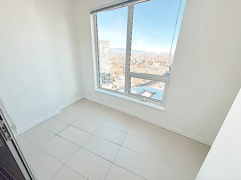 97 W Georgia St #1709 — Photo 6