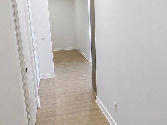 4th image of 25 Wellington St S #1101