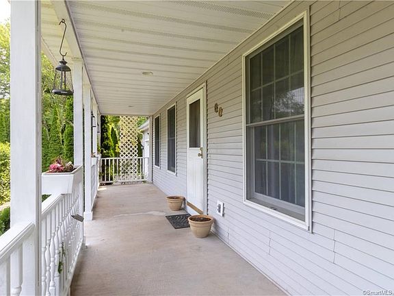 4th image of 60 Hancock Ct