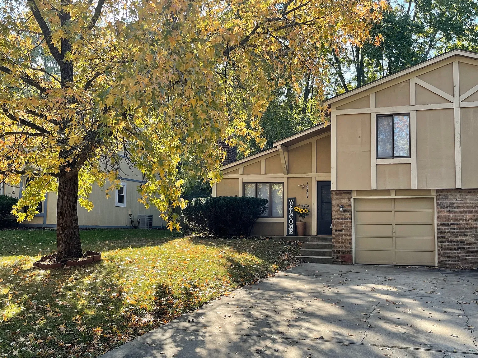3 bed, 1.5 bath, 1470 sqft, $1,500 — Photo 1