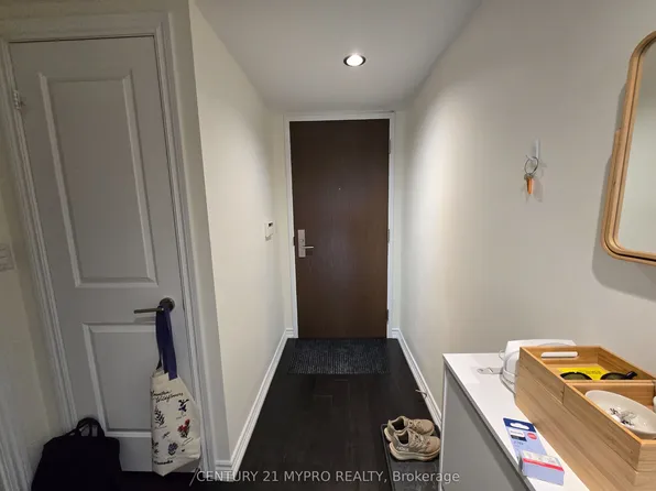 386 Yonge St, Toronto, ON