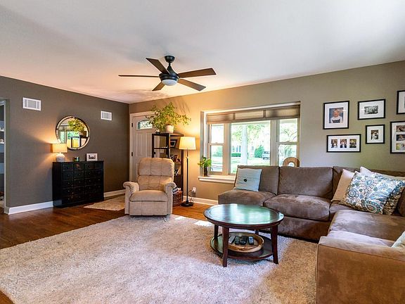 2nd image of 6015 N Lydell Ave
