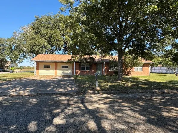 416 Mertie Ave, Palacios, TX 77465