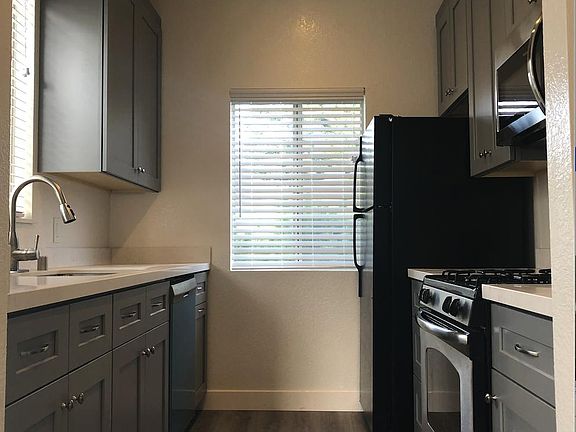 4th image of 2590 S Centinela Ave APT 8