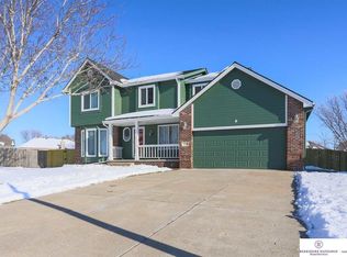 2110 Leigh Cir, Papillion, NE 68133