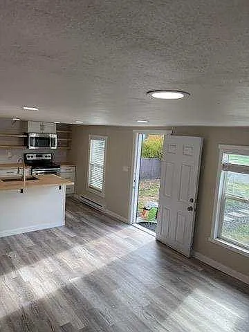 1209 E North Ave — Photo 14