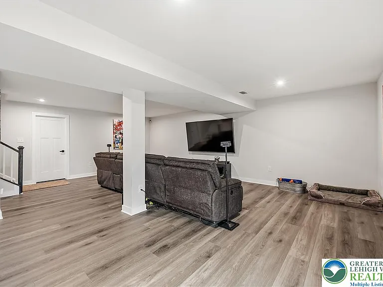 817 Hendon Ln N — Photo 27