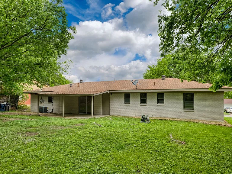 2416 Hillview Dr — Photo 22